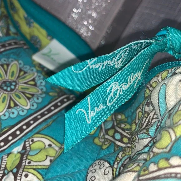 ‼️SOLD‼️ NWOT Vera Bradley On The Go Crossbody Peacock Retired Bag - Picture 5 of 12